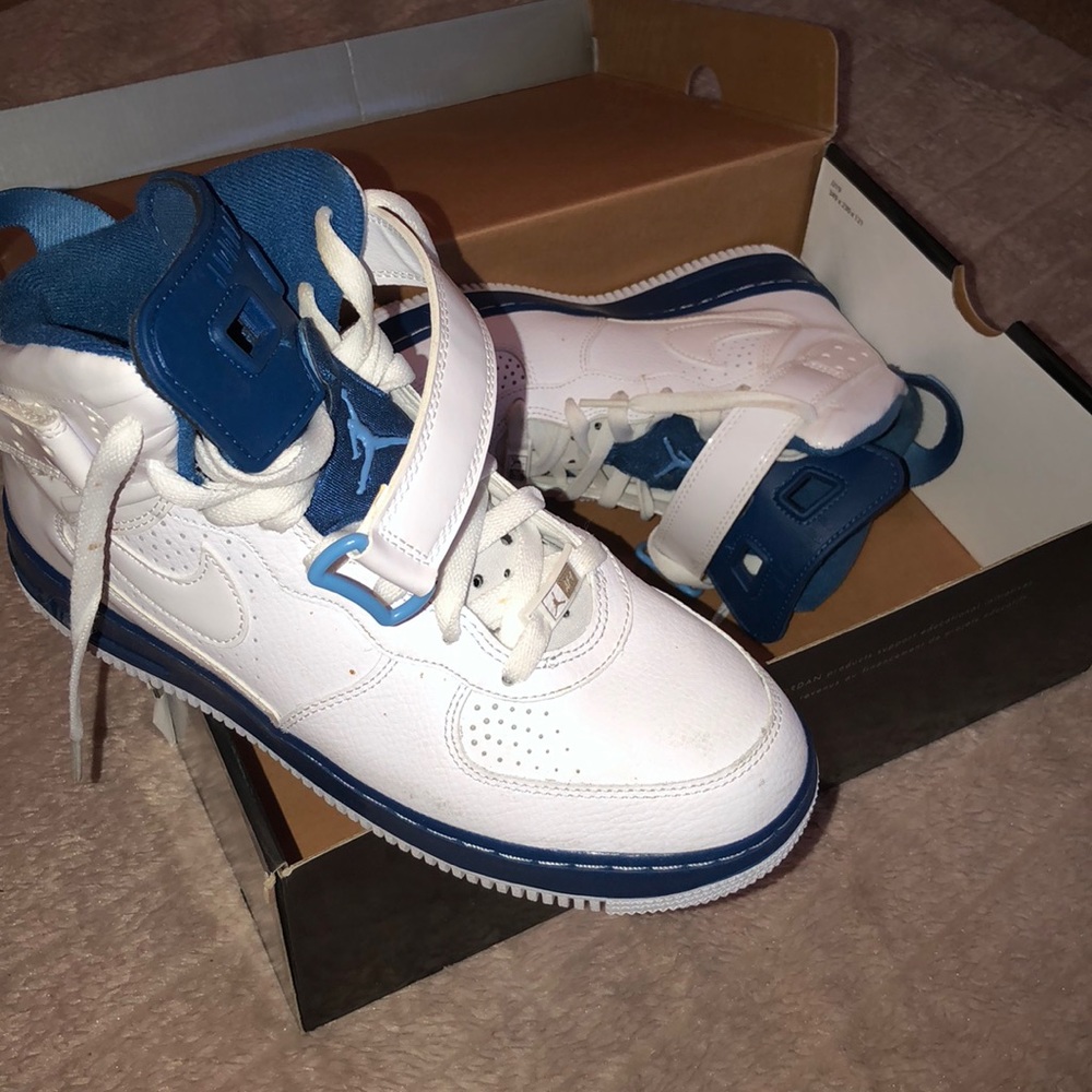 Baby blue and white 6 1/2 youth Jordan’s